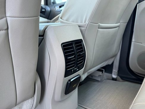 Used 2016 Ford C-MAX Energi SEL w/ Equipment Group 302A image 20