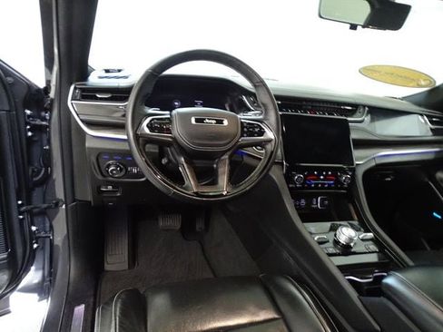 Certified 2022 Jeep Grand Cherokee Overland w/ Advanced Protech Group III AWD/4WD image 5