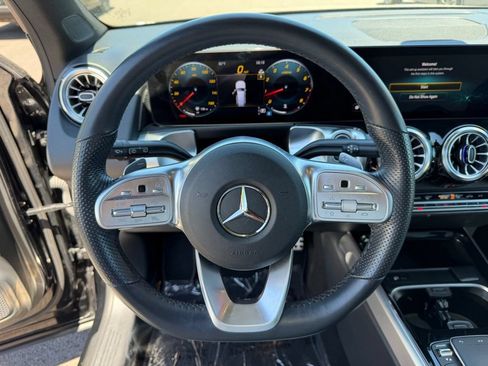 Used 2023 Mercedes-Benz GLB 250 4MATIC image 19