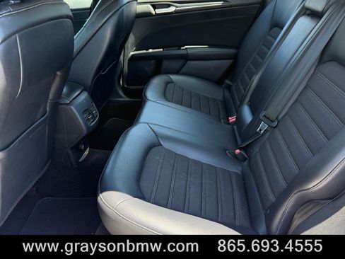 Used 2018 Ford Fusion SE w/ Equipment Group 201A FWD image 16