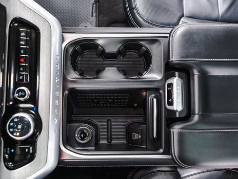 Used 2025 Ford Expedition Platinum image 18