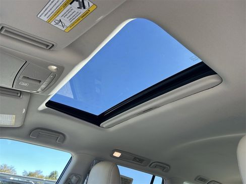 Used 2023 Nissan Armada SL image 32