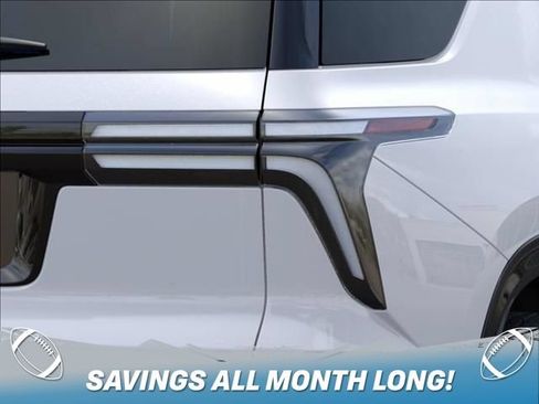 New 2026 Chevrolet Traverse RS w/ LPO, Floor Liner Package AWD/4WD image 11
