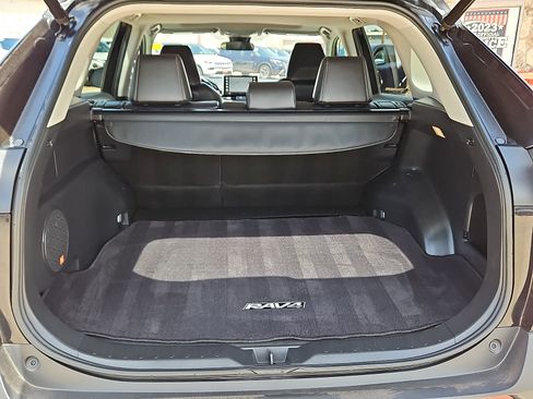 Used 2019 Toyota RAV4 XLE Premium FWD image 6
