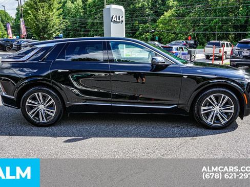 Used 2024 Cadillac Lyriq Luxury AWD/4WD image 8