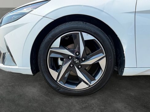 Used 2021 Hyundai Elantra Limited FWD image 4