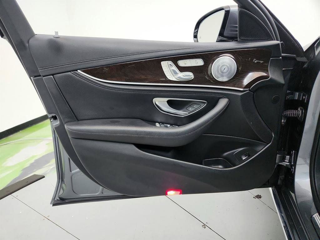 Used 2018 Mercedes-Benz E 400 4MATIC Wagon image 23