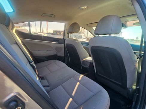 Used 2020 Hyundai Elantra SE FWD image 10