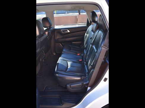 Used 2018 Nissan Pathfinder SL w/ Midnight Edition Package image 20