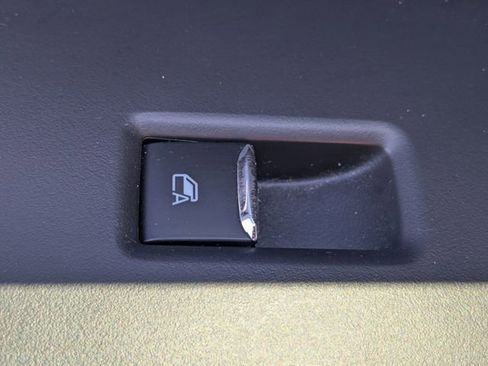 Used 2025 Ford Expedition Platinum AWD/4WD image 25