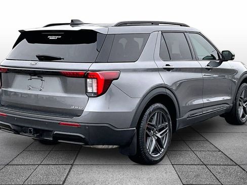 Used 2025 Ford Explorer ST-Line w/ ST-Line Street Pack image 12