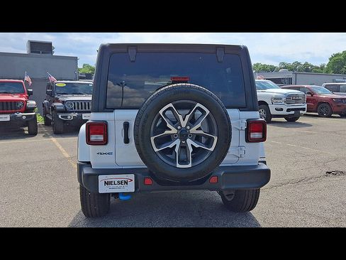 Used 2024 Jeep Wrangler Unlimited w/ Convenience Group AWD/4WD image 7