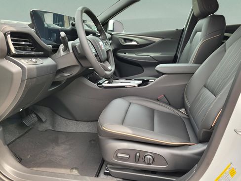 New 2025 Buick Envista Avenir image 23