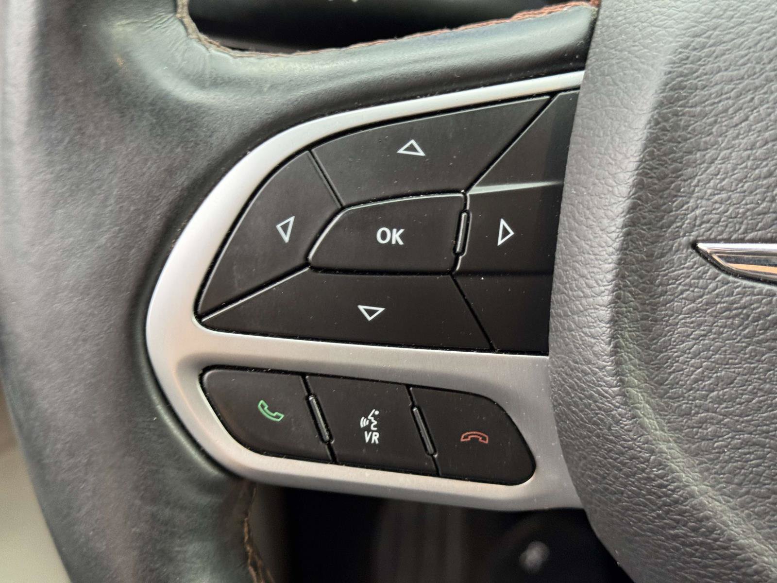 Used 2018 Chrysler Pacifica Touring-L Plus FWD image 18