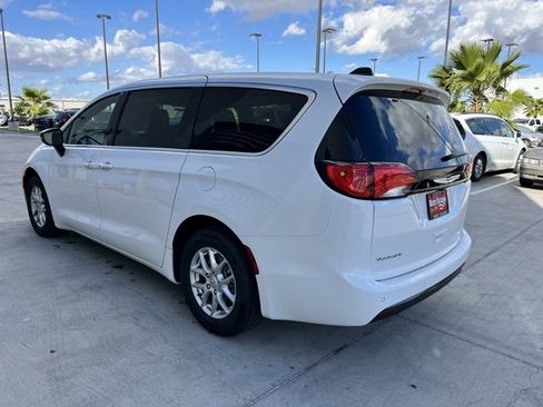 New 2026 Chrysler Voyager LX image 5