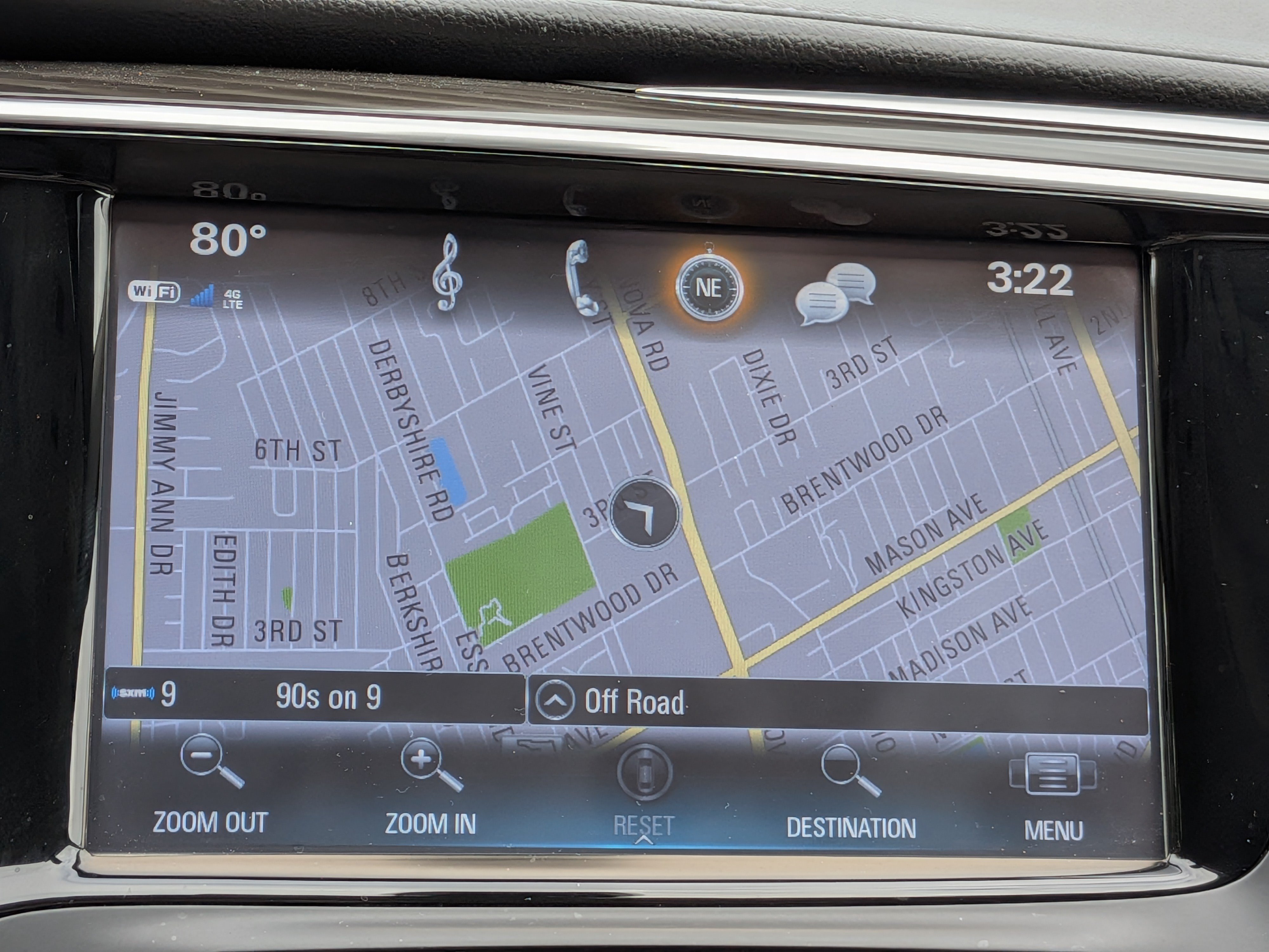 Used 2020 Buick Envision Essence w/ LPO, Cargo Package FWD image 30