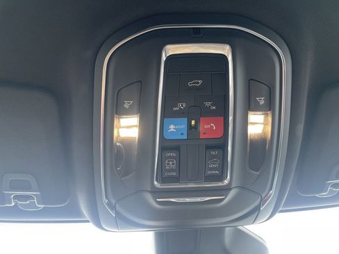 Used 2024 Jeep Grand Cherokee Altitude image 27