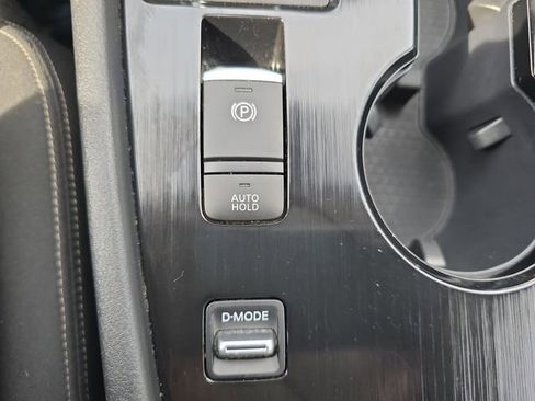 Used 2025 Nissan Rogue SV FWD image 28