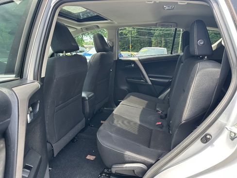 Used 2018 Toyota RAV4 XLE FWD image 13