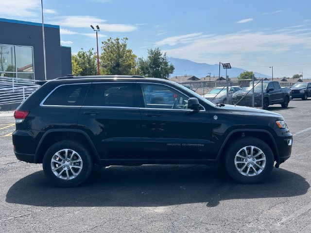 Used 2021 Jeep Grand Cherokee Laredo AWD/4WD image 2