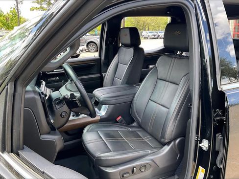 Certified 2024 Chevrolet Silverado 1500 High Country AWD/4WD image 8