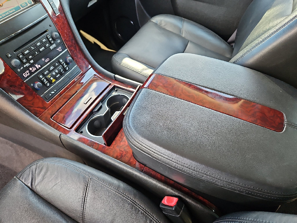 Used 2011 Cadillac Escalade Luxury RWD image 25