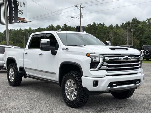 Used 2024 Chevrolet Silverado 2500 High Country w/ Technology Package AWD/4WD image 3