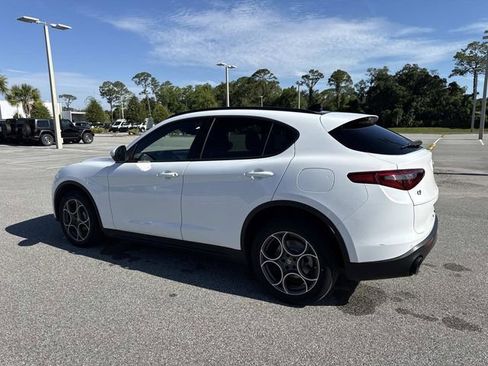 Used 2022 Alfa Romeo Stelvio Sprint AWD/4WD image 5