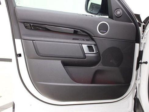 Certified 2025 Land Rover Discovery S AWD/4WD image 17