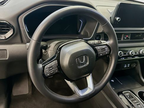 Used 2025 Honda Pilot Touring image 18