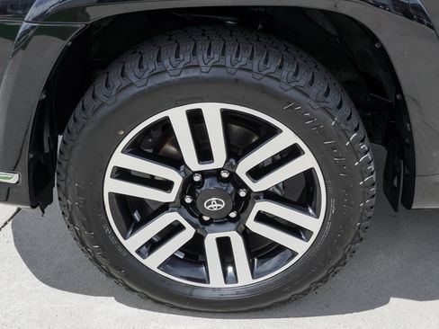 Certified 2022 Toyota 4Runner Limited AWD/4WD image 12
