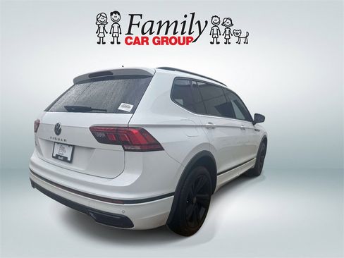 Certified 2024 Volkswagen Tiguan SE R-Line image 3