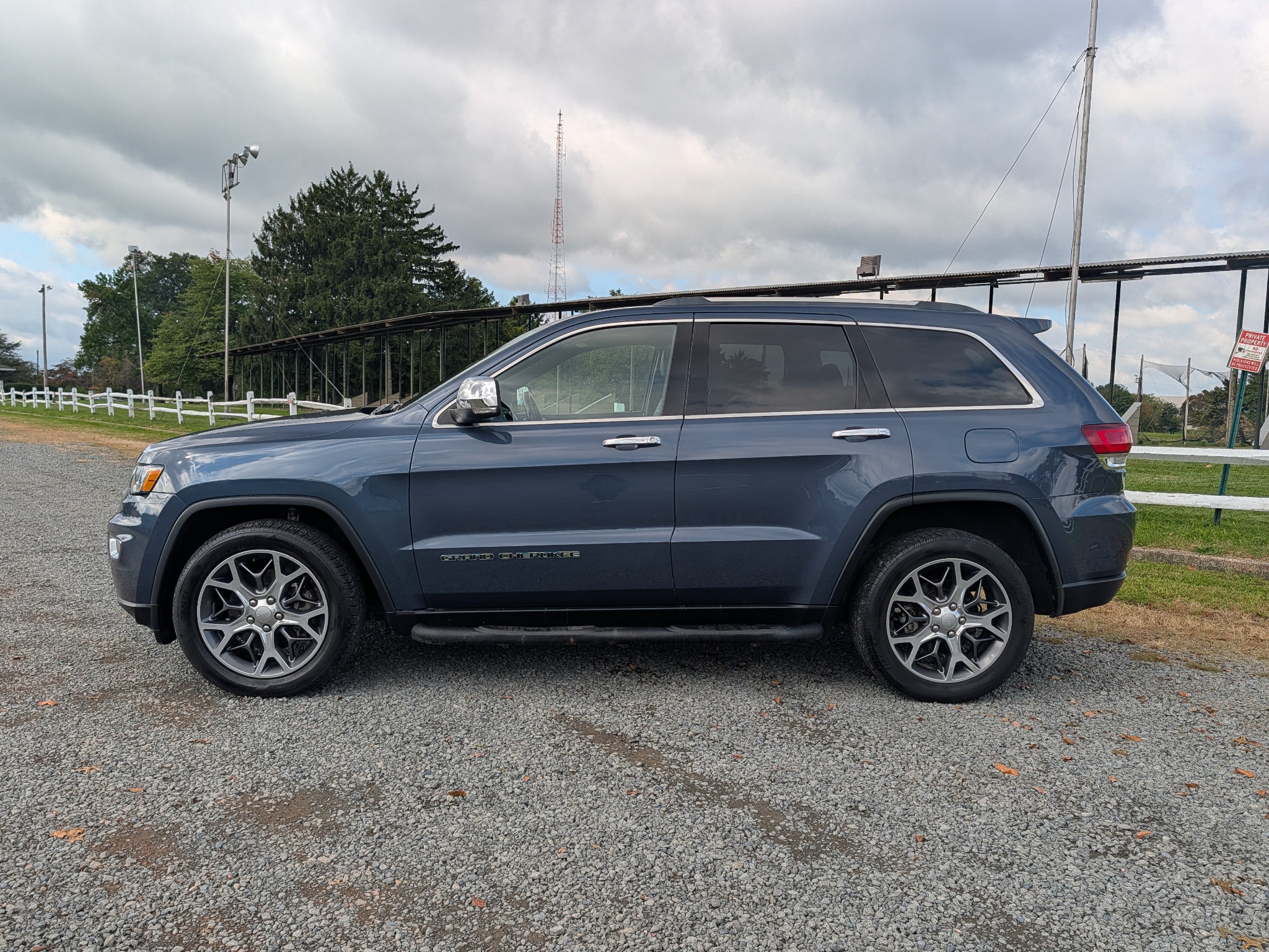 Used 2021 Jeep Grand Cherokee Limited AWD/4WD image 9