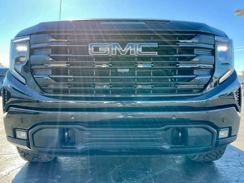 Used 2024 GMC Sierra 1500 Elevation w/ Elevation Premium Package image 9