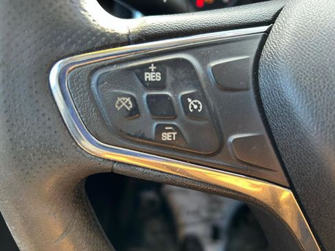 Used 2019 Chevrolet Equinox LS image 18