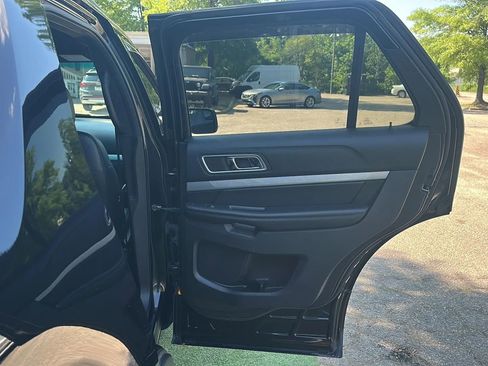 Used 2017 Ford Explorer XLT AWD/4WD image 21