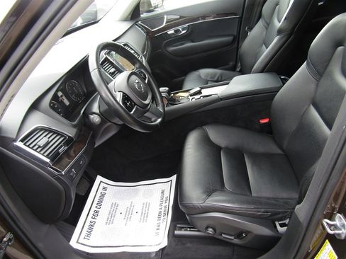 Used 2017 Volvo XC90 T6 Momentum w/ Vision Package AWD/4WD image 15