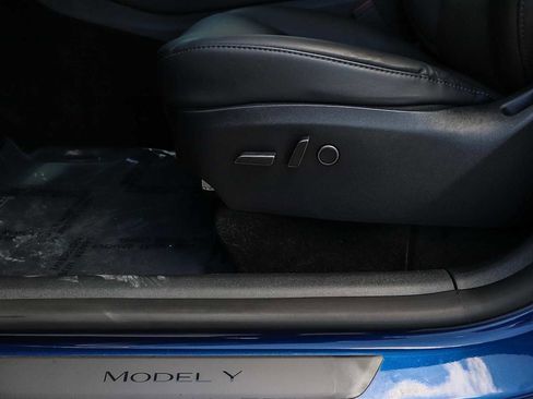 Used 2024 Tesla Model Y Long Range AWD/4WD image 20