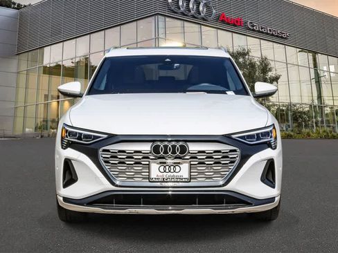 Used 2024 Audi Q8 e-tron Premium Plus w/ Premium Plus Package image 7