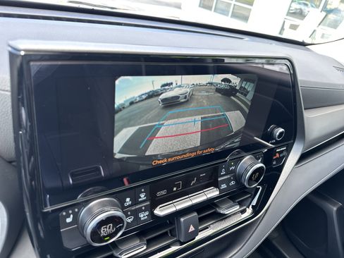 Used 2025 Toyota Highlander XLE AWD/4WD image 17