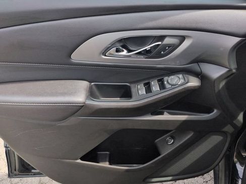 Used 2023 Chevrolet Traverse LT FWD image 25
