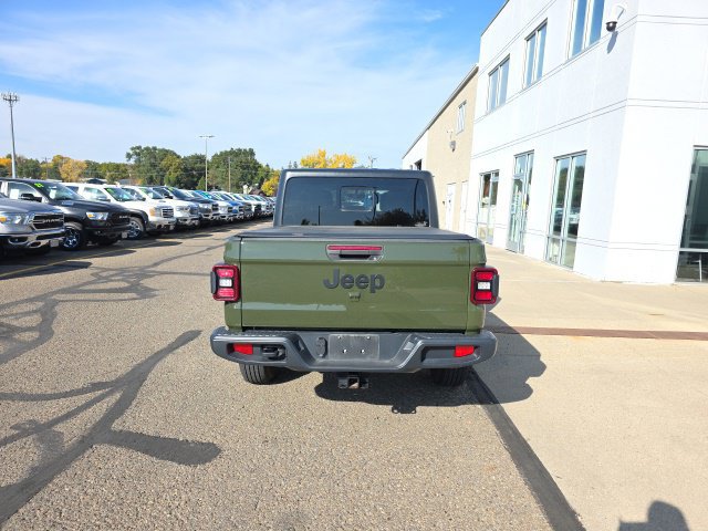 Used 2023 Jeep Gladiator Sport AWD/4WD image 5