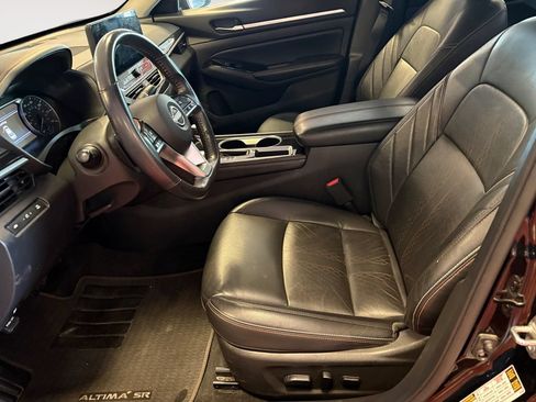 Used 2024 Nissan Altima 2.5 SR w/ SR Premium Package FWD image 9