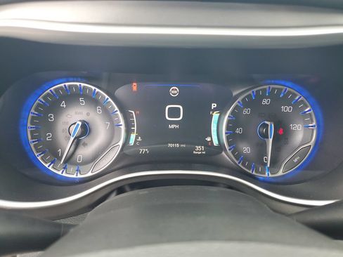 Used 2023 Chrysler Pacifica Touring-L FWD image 13
