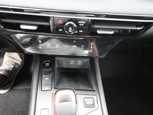 New 2025 Nissan Kicks SR image 17