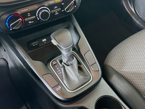 Used 2025 Kia Soul LX w/ LX Technology Package FWD image 24