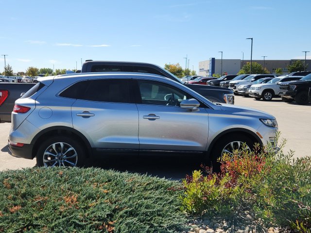 Used 2019 Lincoln MKC Select w/ Select Plus Package AWD/4WD image 2