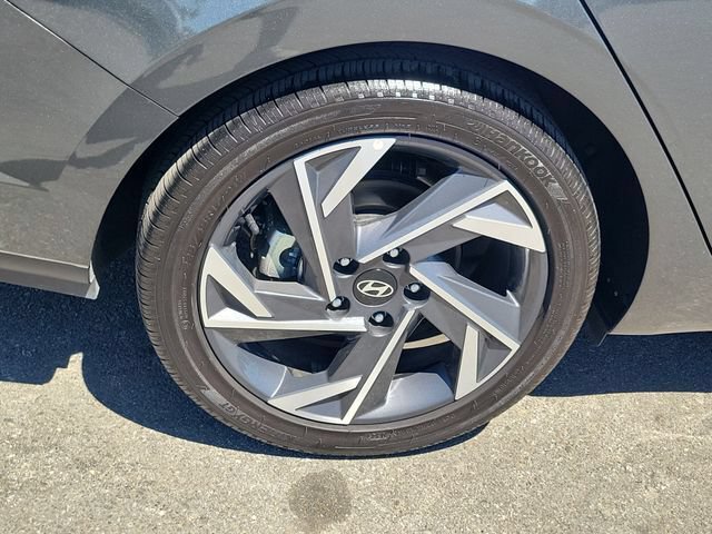 Certified 2025 Hyundai Elantra SEL FWD image 30