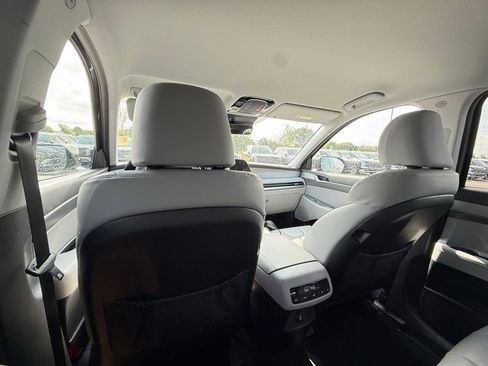 Used 2024 Hyundai Palisade SEL FWD image 24