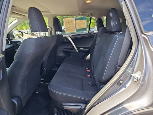 Used 2018 Toyota RAV4 XLE AWD/4WD image 17
